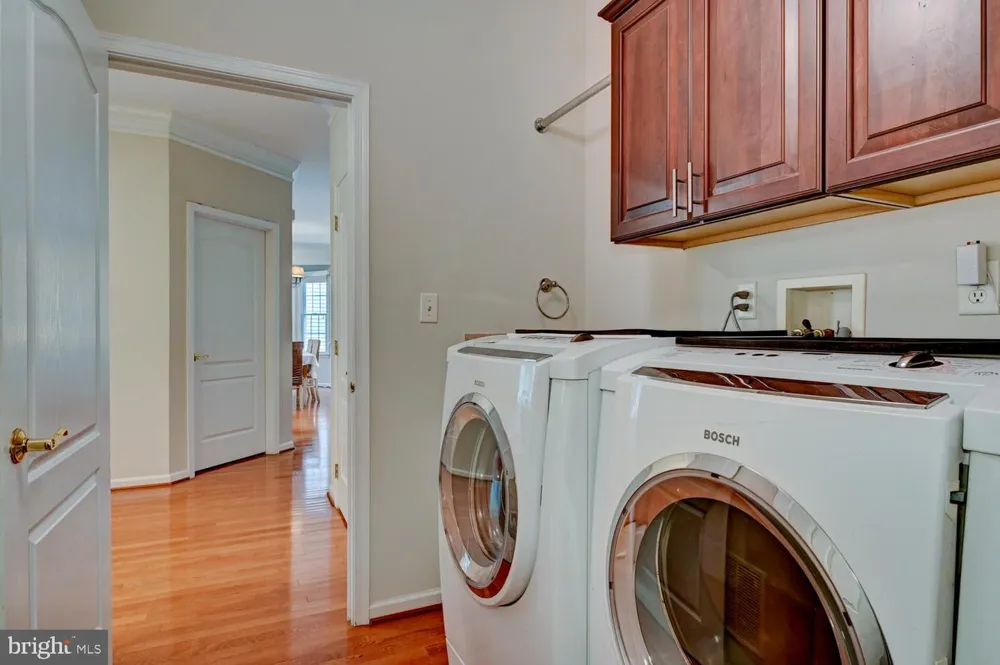 24 DEVONSHIRE DRIVE West Windsor, NJ 08540