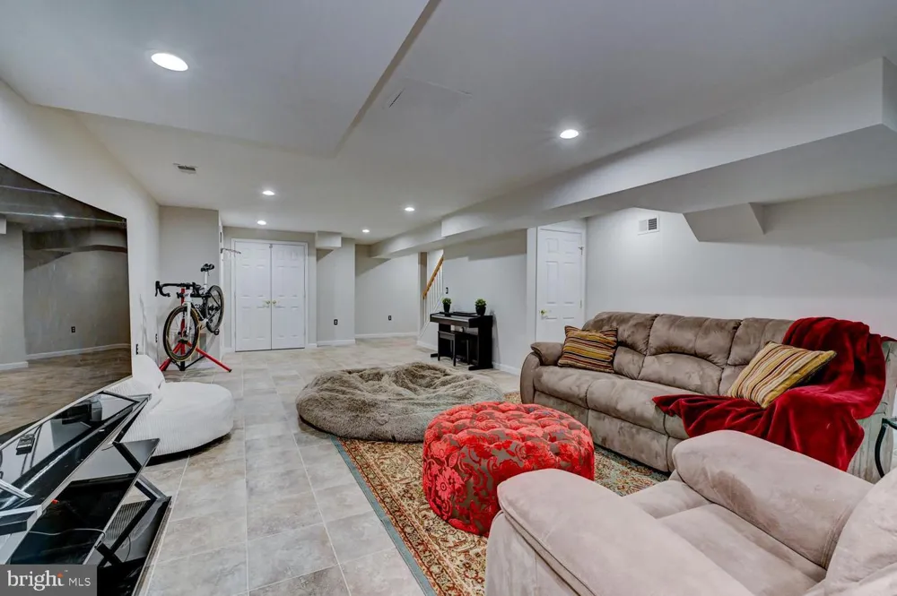 24 DEVONSHIRE DRIVE West Windsor, NJ 08540
