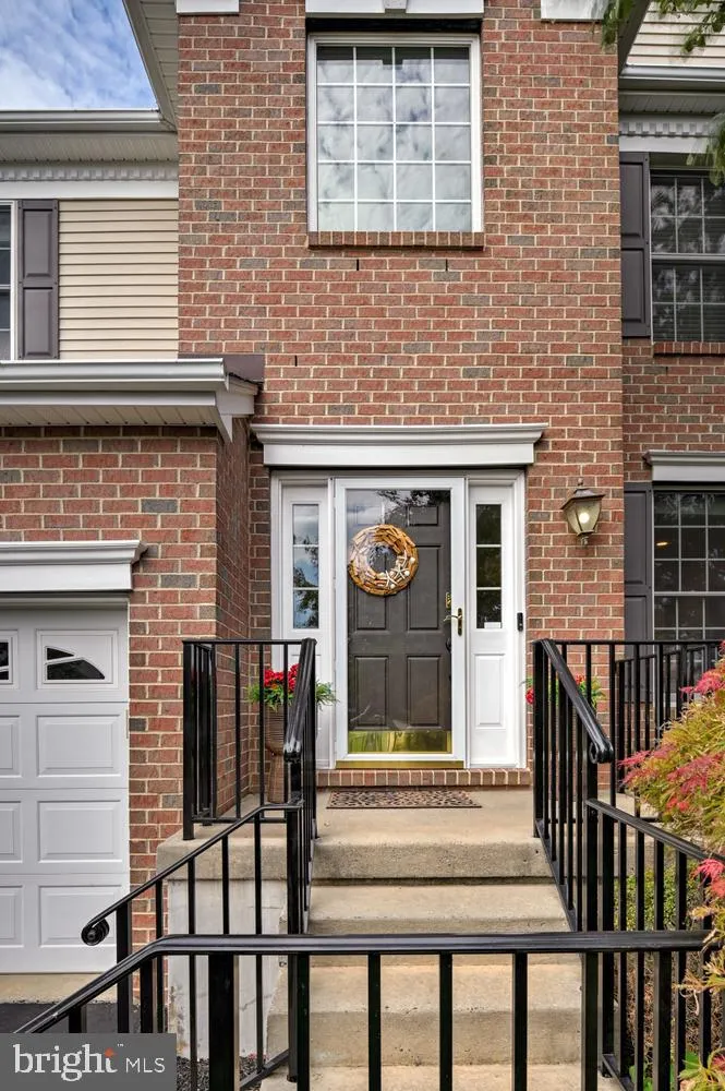 24 DEVONSHIRE DRIVE West Windsor, NJ 08540