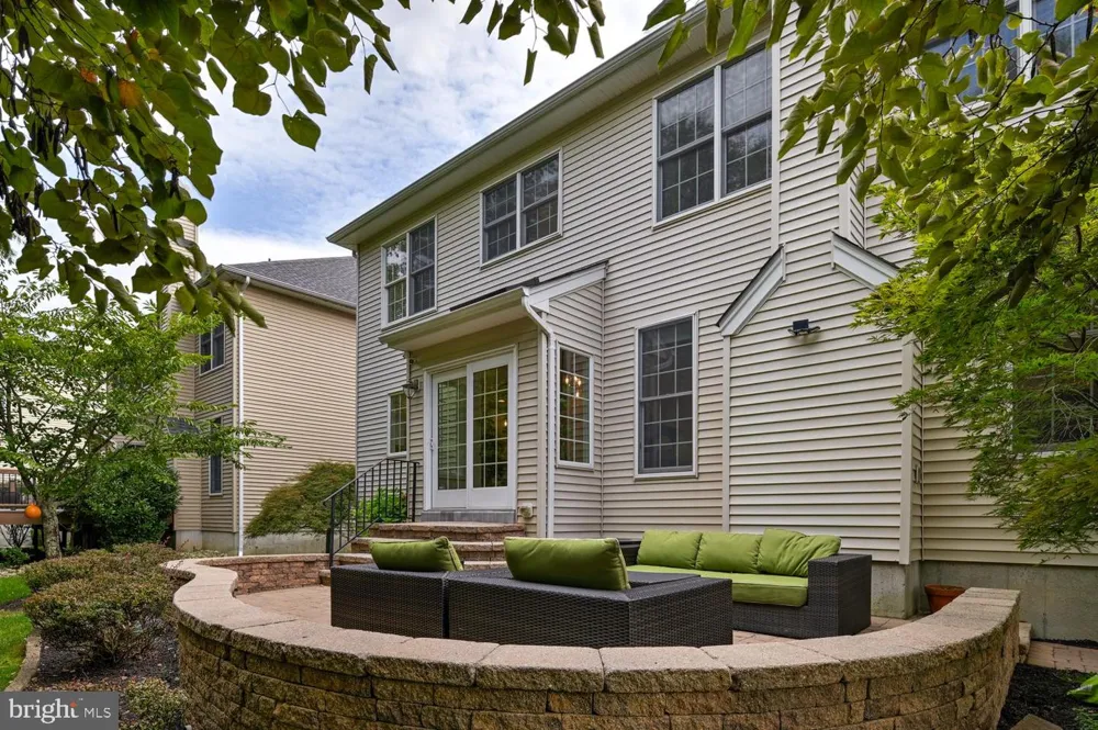 24 DEVONSHIRE DRIVE West Windsor, NJ 08540