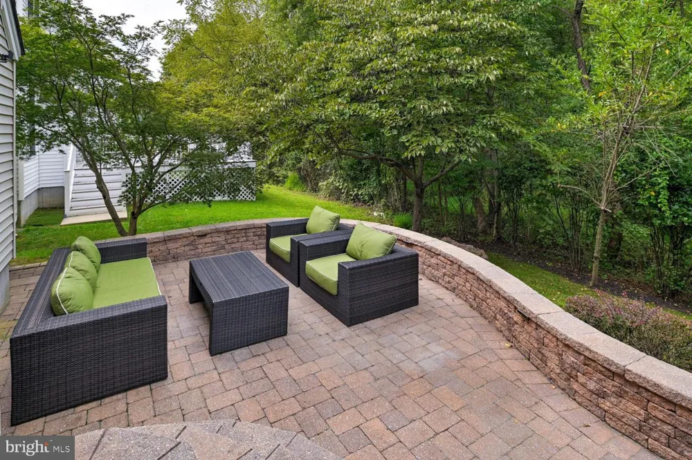 24 DEVONSHIRE DRIVE West Windsor, NJ 08540