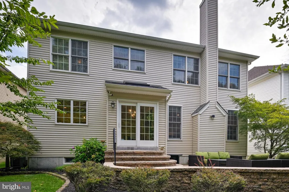 24 DEVONSHIRE DRIVE West Windsor, NJ 08540