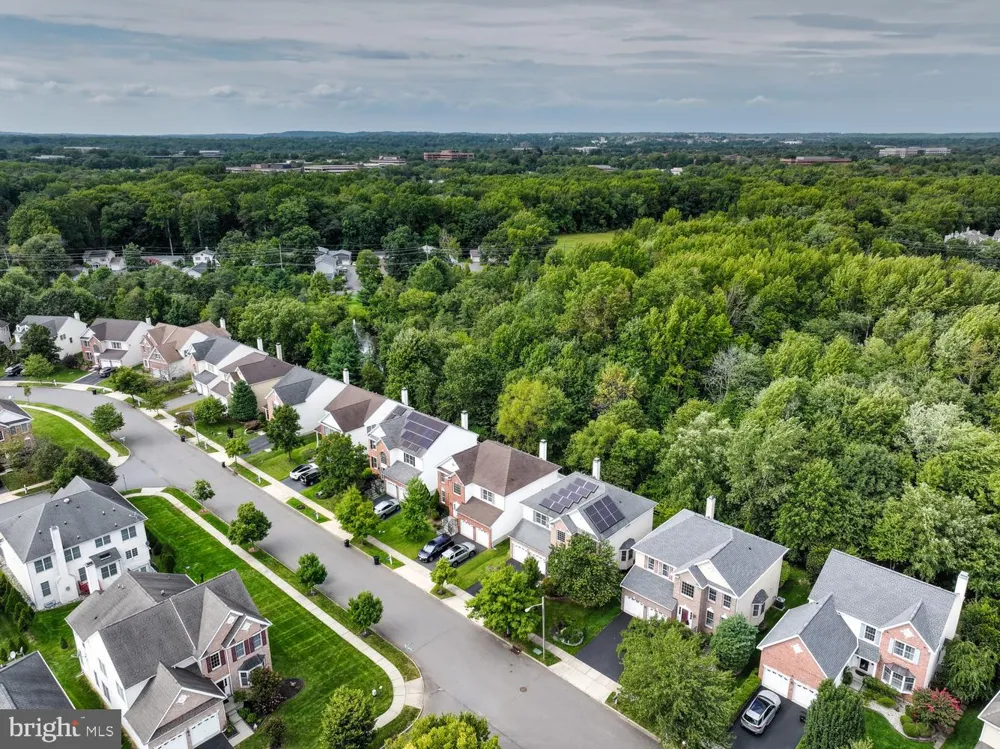 24 DEVONSHIRE DRIVE West Windsor, NJ 08540
