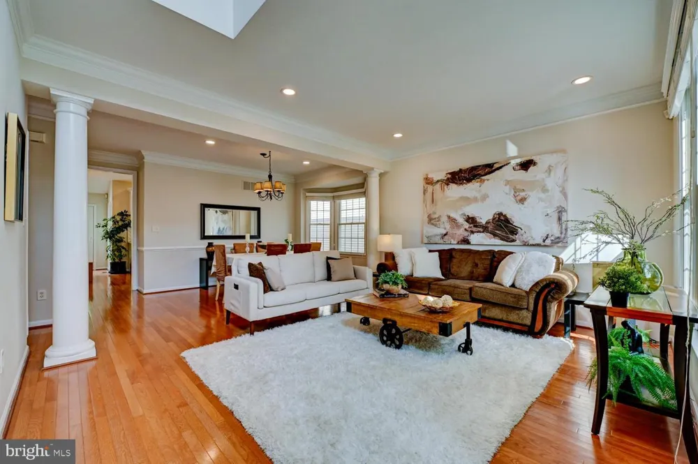 24 DEVONSHIRE DRIVE West Windsor, NJ 08540