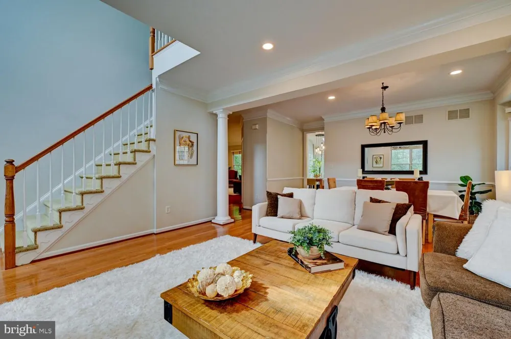 24 DEVONSHIRE DRIVE West Windsor, NJ 08540