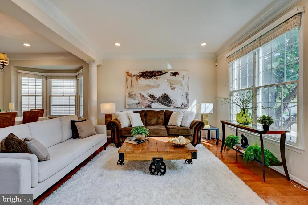 24 DEVONSHIRE DRIVE West Windsor, NJ 08540