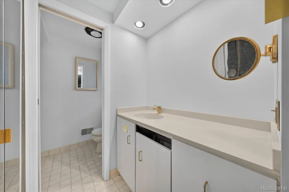 29653 Club House Lane Farmington Hills City, MI 48334
