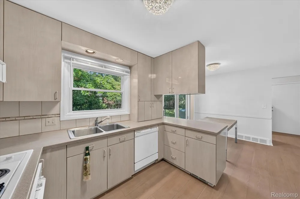29653 Club House Lane Farmington Hills City, MI 48334