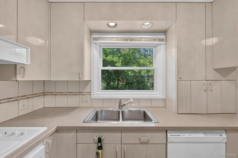 29653 Club House Lane Farmington Hills City, MI 48334