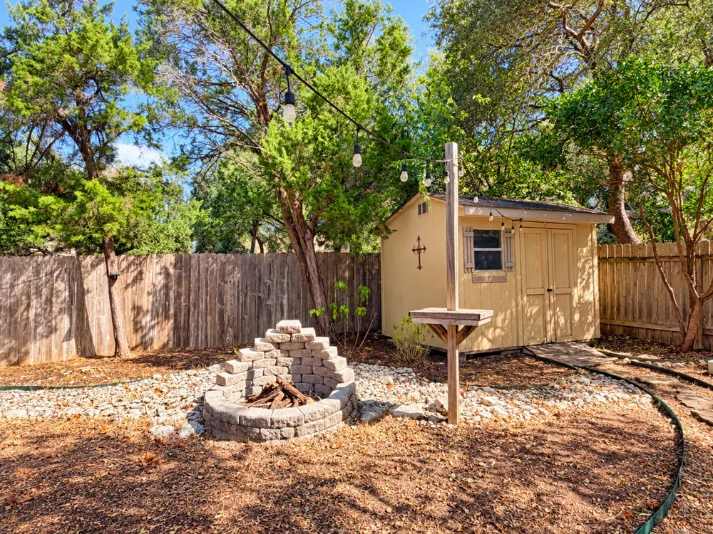 807 Hilltop Drive Leander, TX 78641
