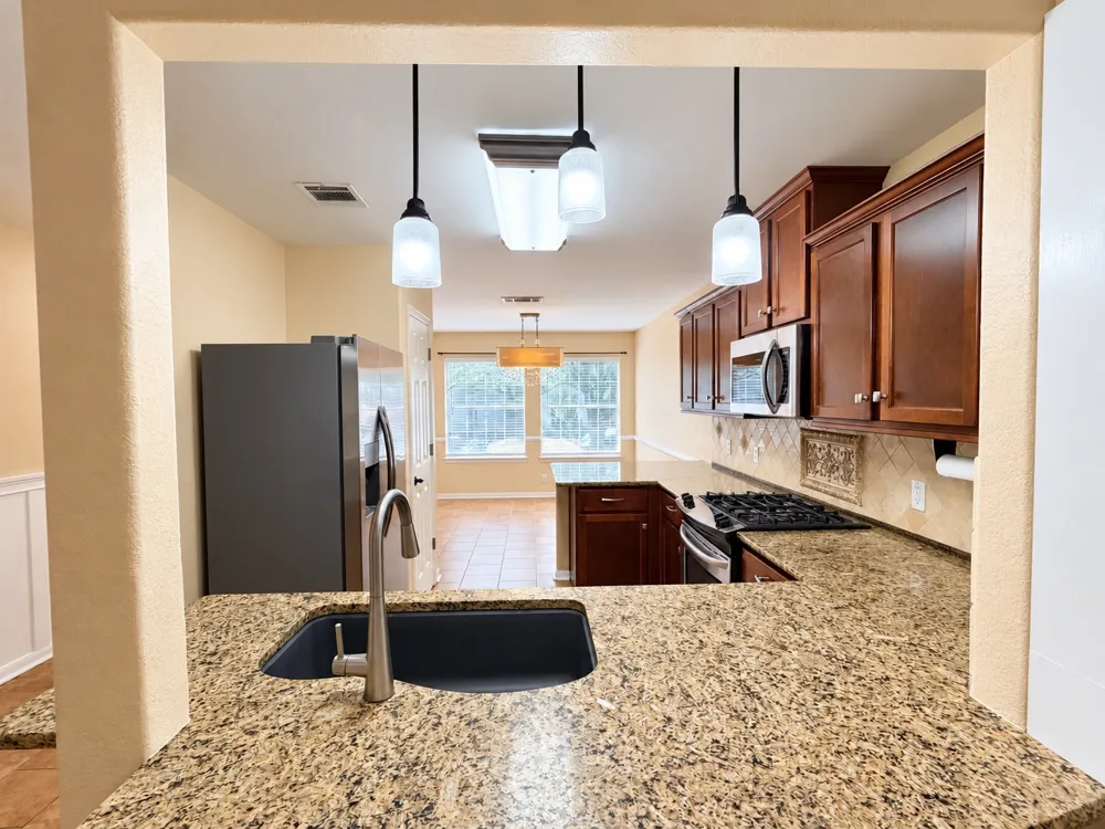807 Hilltop Drive Leander, TX 78641