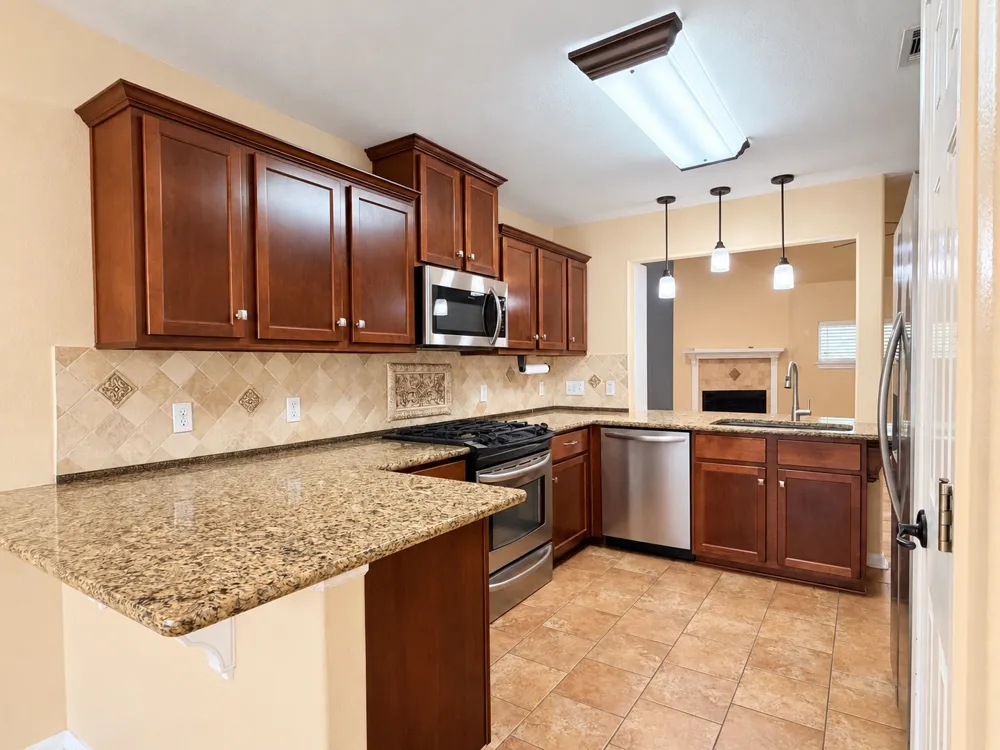 807 Hilltop Drive Leander, TX 78641