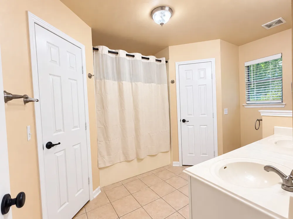 807 Hilltop Drive Leander, TX 78641