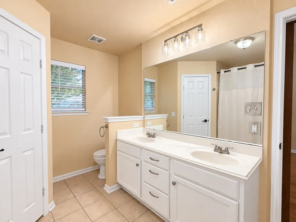 807 Hilltop Drive Leander, TX 78641