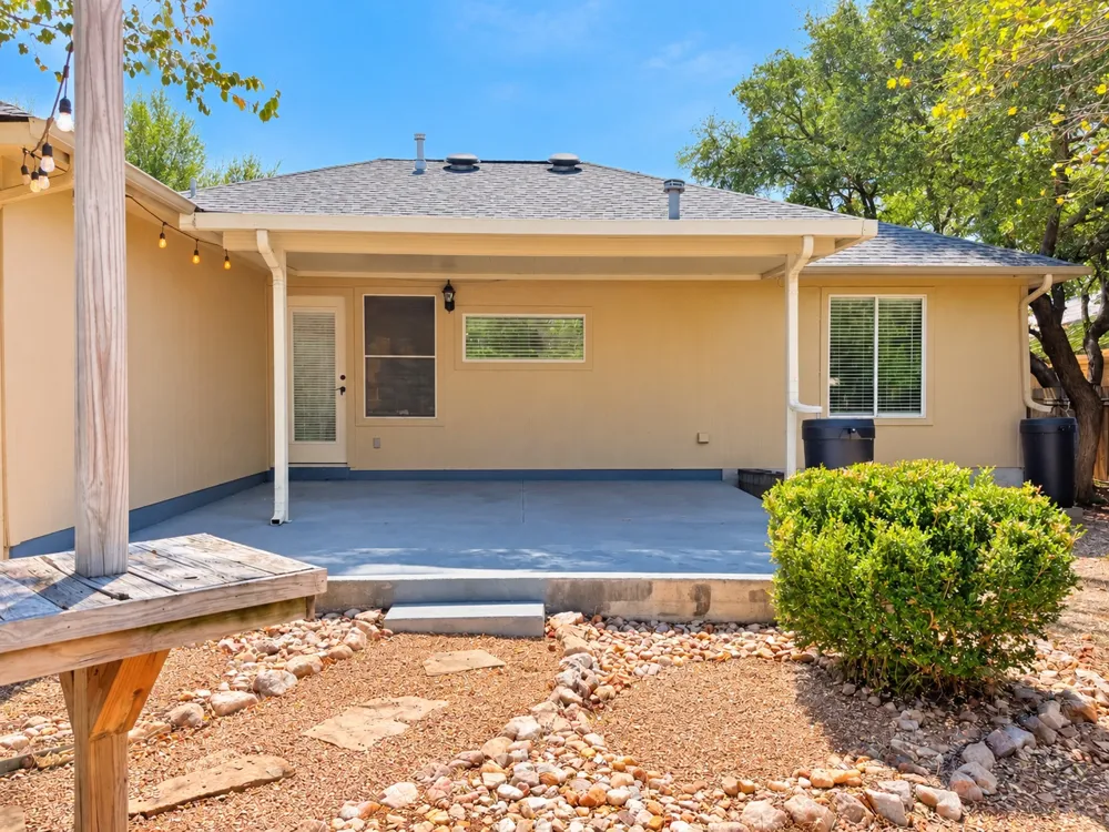 807 Hilltop Drive Leander, TX 78641