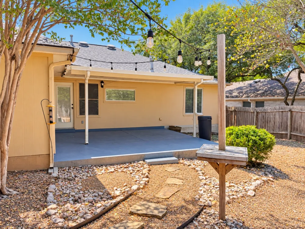 807 Hilltop Drive Leander, TX 78641