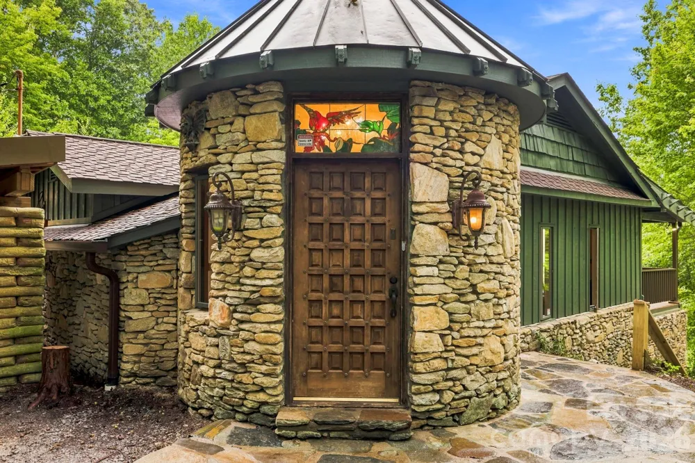 284 Indian Cave Park Road Hendersonville, NC 28739