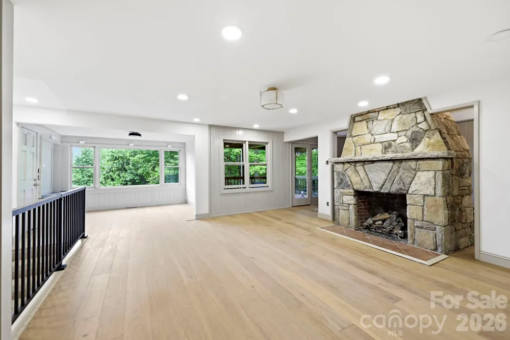 284 Indian Cave Park Road Hendersonville, NC 28739