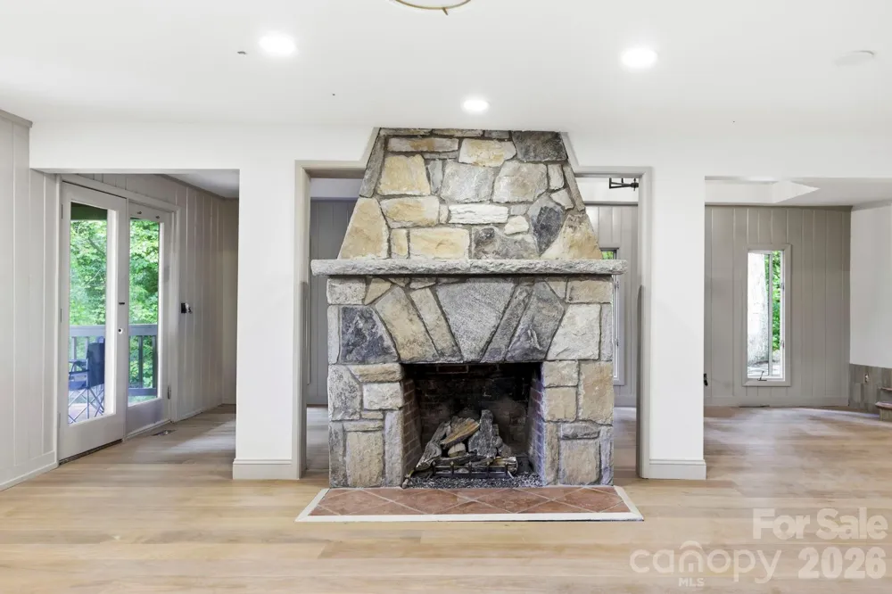 284 Indian Cave Park Road Hendersonville, NC 28739