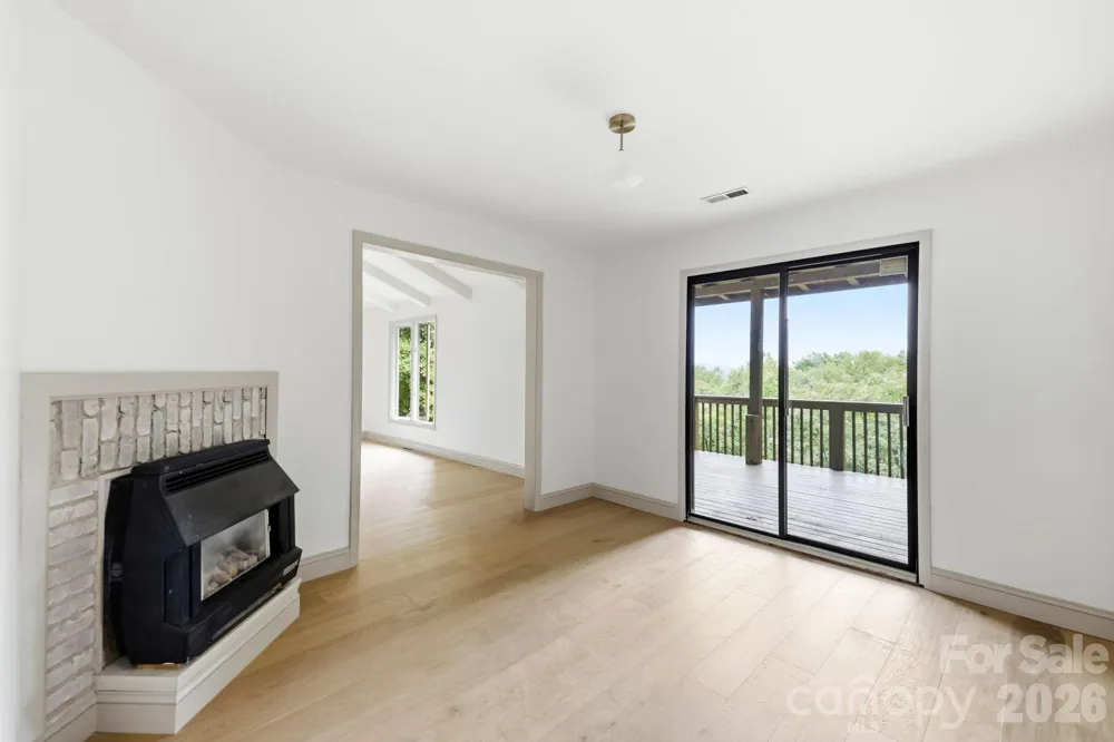 284 Indian Cave Park Road Hendersonville, NC 28739