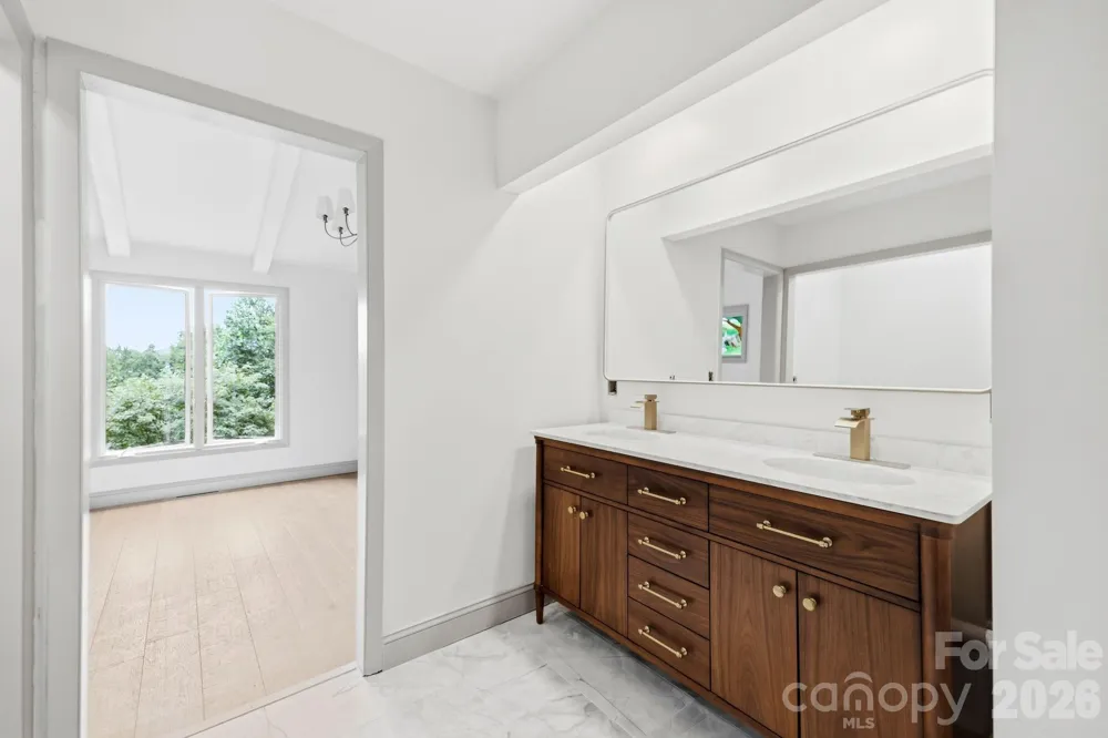 284 Indian Cave Park Road Hendersonville, NC 28739