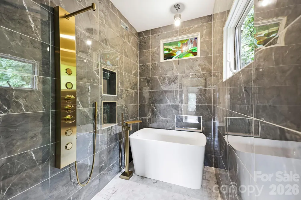 284 Indian Cave Park Road Hendersonville, NC 28739