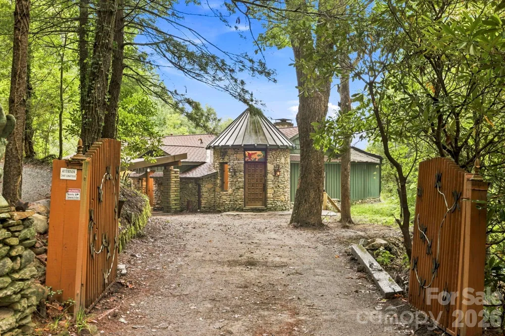 284 Indian Cave Park Road Hendersonville, NC 28739