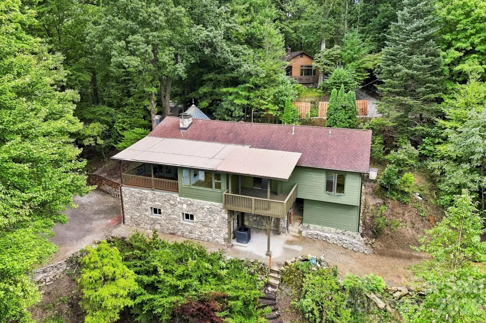 284 Indian Cave Park Road Hendersonville, NC 28739