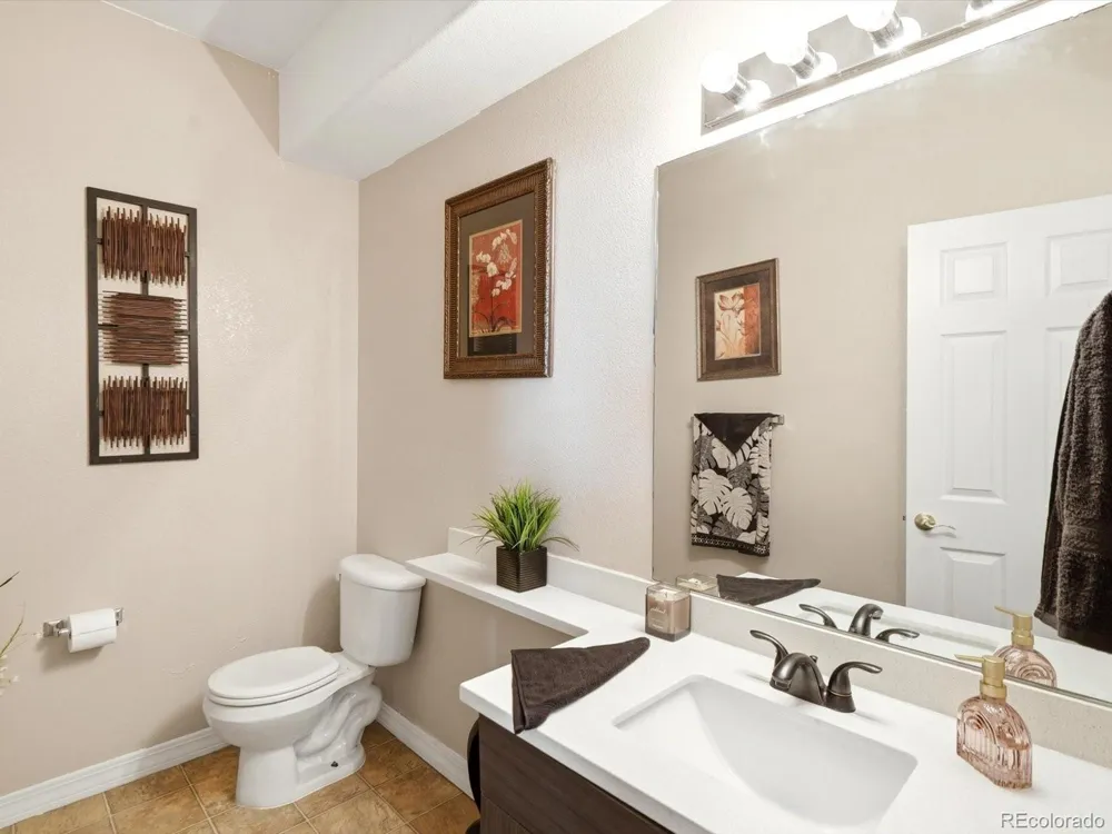 5061 Elkhart Street Denver, CO 80239