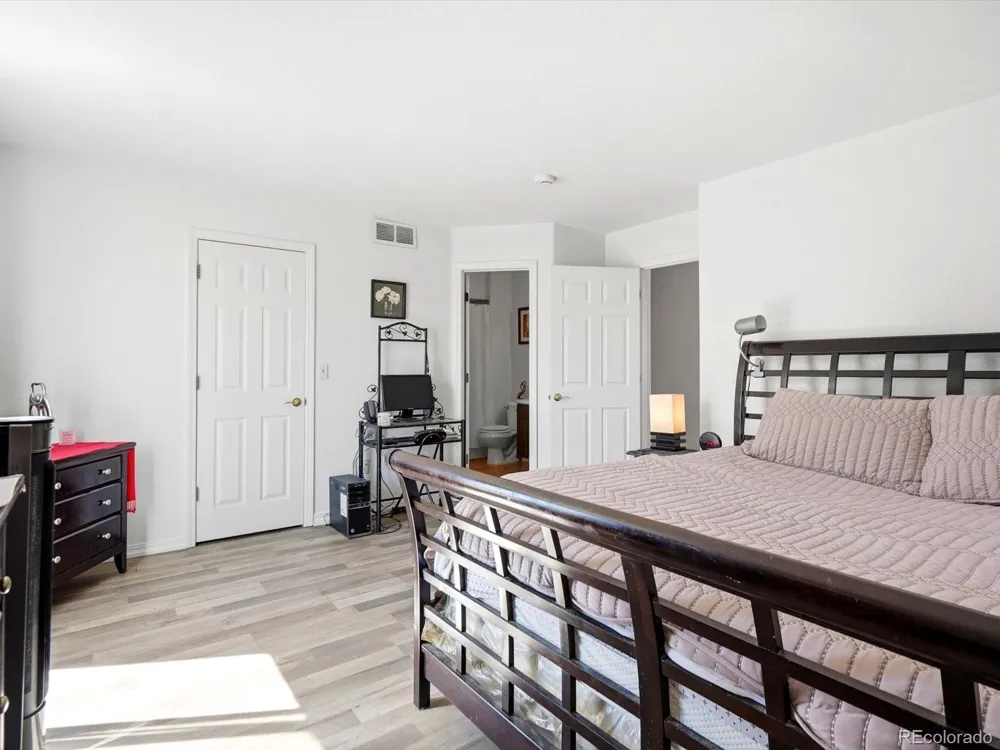 5061 Elkhart Street Denver, CO 80239