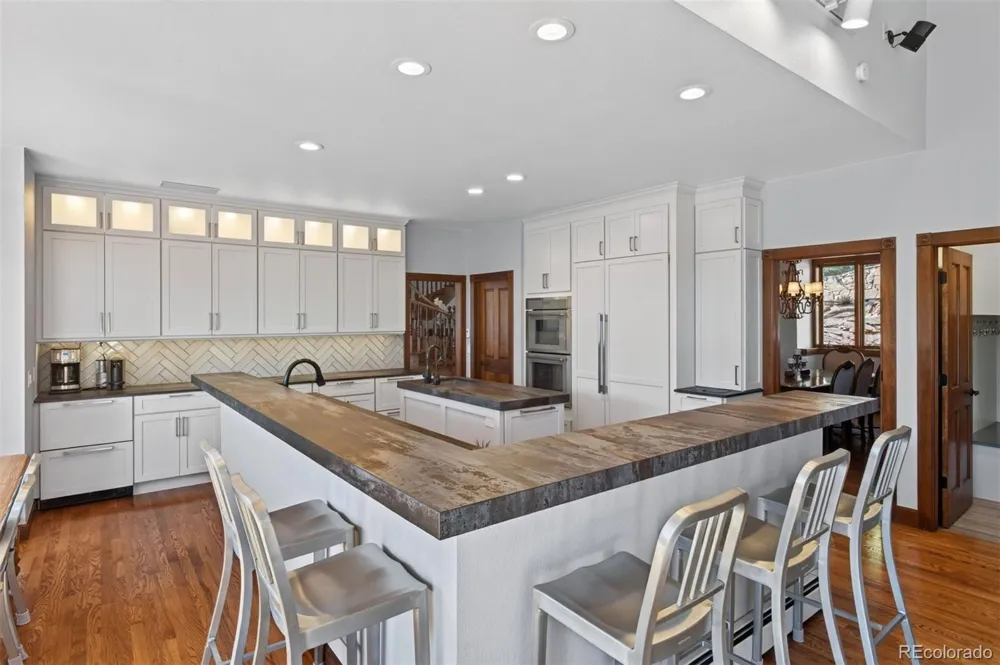 22594 Treetop Lane Golden, CO 80401