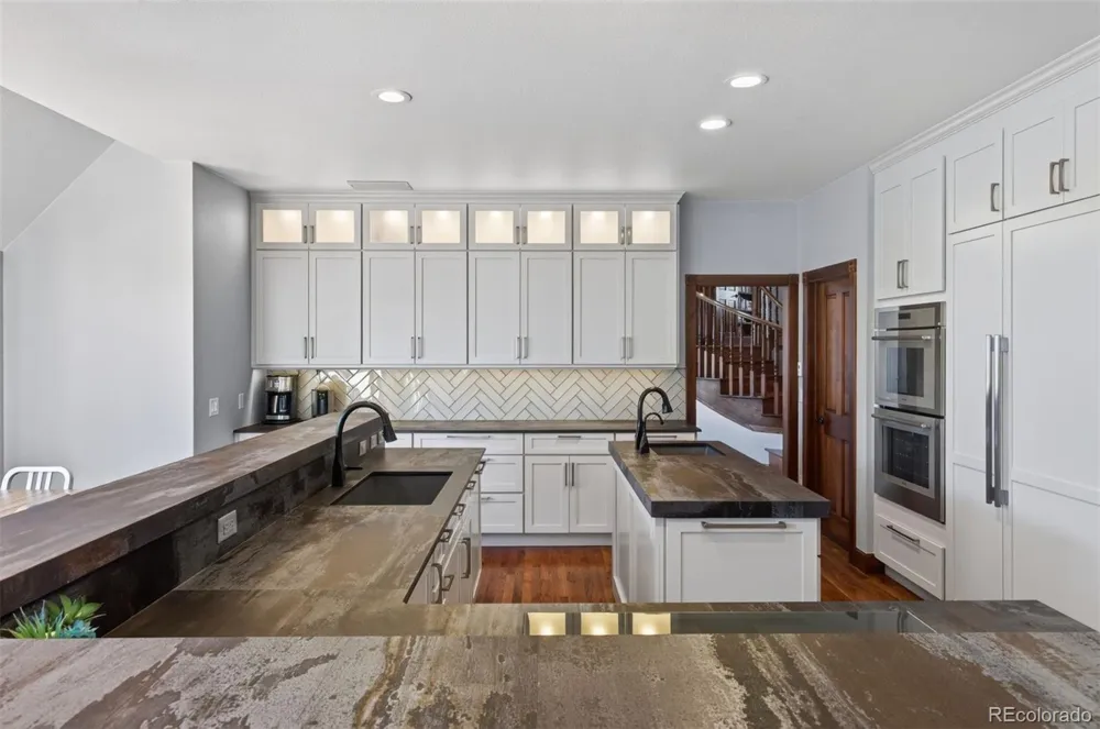 22594 Treetop Lane Golden, CO 80401