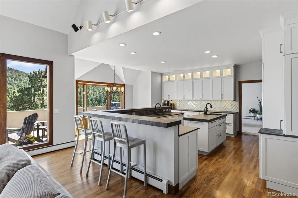 22594 Treetop Lane Golden, CO 80401