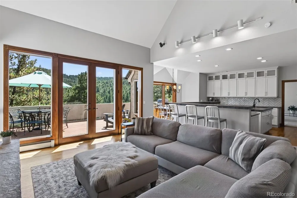 22594 Treetop Lane Golden, CO 80401