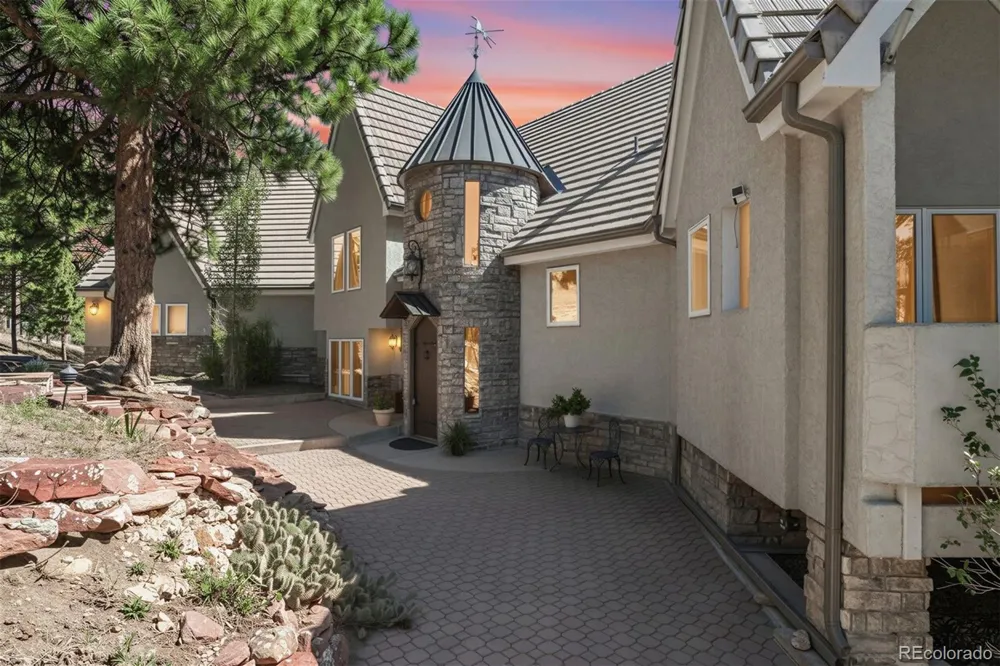 22594 Treetop Lane Golden, CO 80401