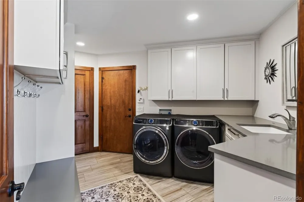 22594 Treetop Lane Golden, CO 80401