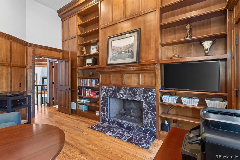 22594 Treetop Lane Golden, CO 80401