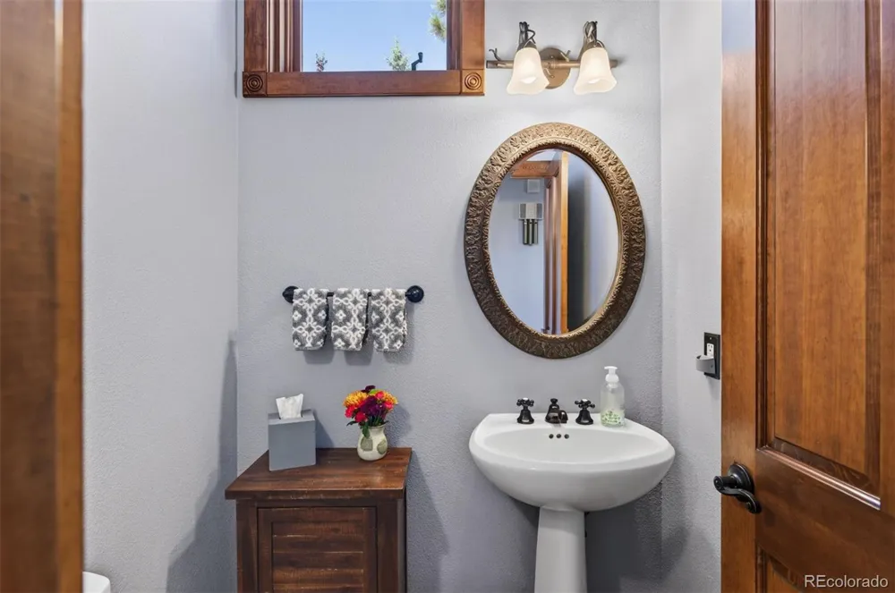 22594 Treetop Lane Golden, CO 80401