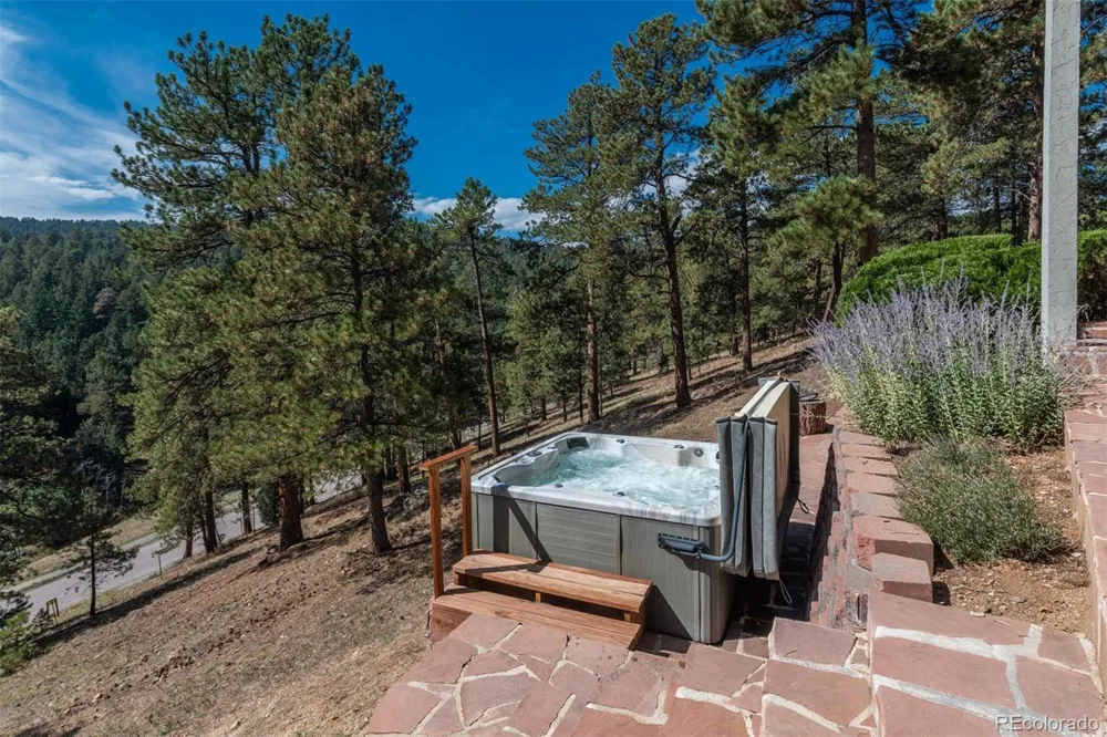 22594 Treetop Lane Golden, CO 80401