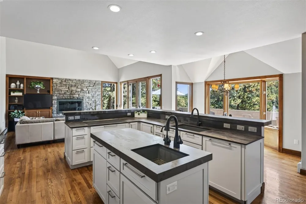 22594 Treetop Lane Golden, CO 80401