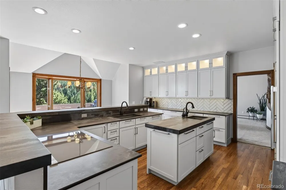 22594 Treetop Lane Golden, CO 80401