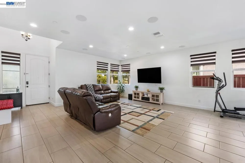 232 E Ramsey Dr Mountain House, CA 95391