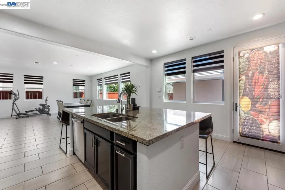 232 E Ramsey Dr Mountain House, CA 95391