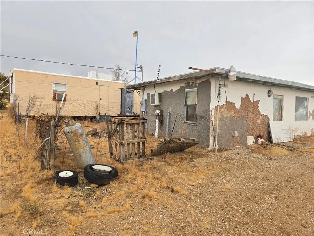 1825 Cherokee Trail Landers, CA 92285