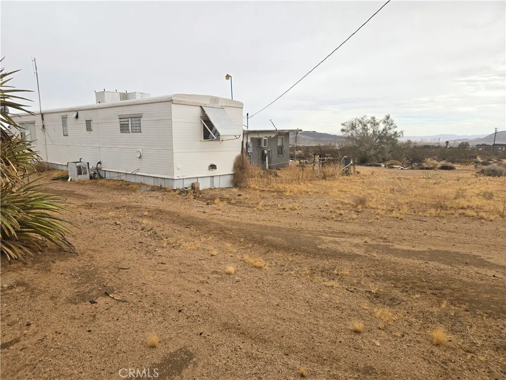 1825 Cherokee Trail Landers, CA 92285