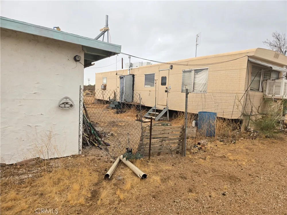 1825 Cherokee Trail Landers, CA 92285