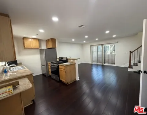 720 Eucalyptus Avenue #106