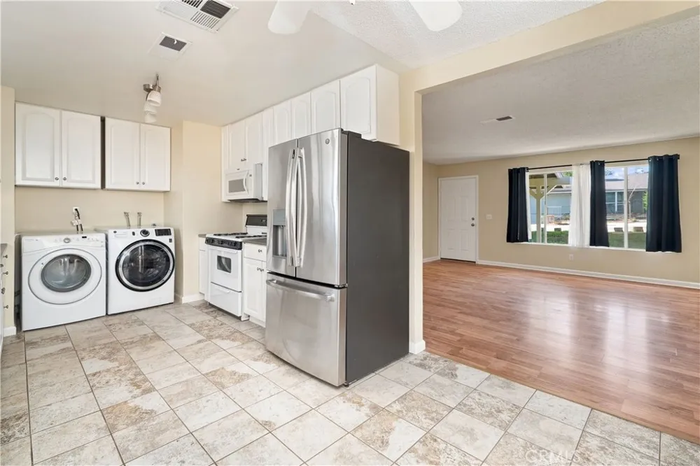 17837 Joshua Grove Avenue Lake Los Angeles, CA 93591