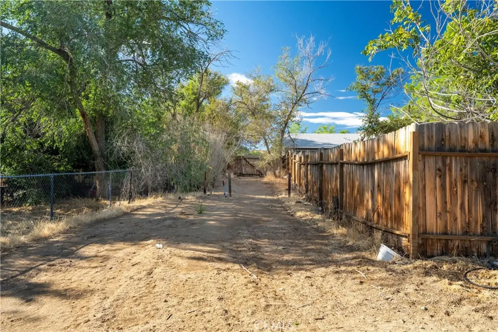 17837 Joshua Grove Avenue Lake Los Angeles, CA 93591