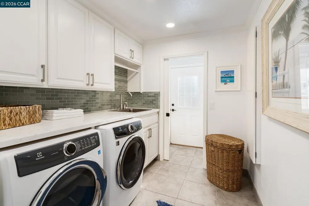 7 Eastward Ln Danville, CA 94506